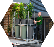 <p>Wij leveren uitsluitend met onze <strong>eigen collega's</strong></p>